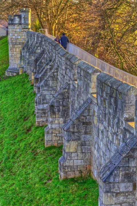 Alla scoperta di York_15.jpg - Le mura si prestano ad una rilassante passeggiata.